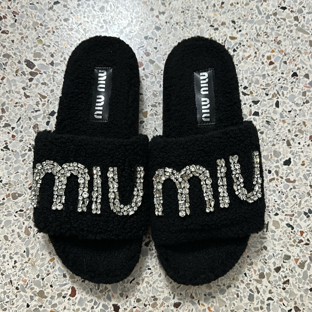 Black Sherpa fuzzy slippers slides- Miu rhinestone 8 39